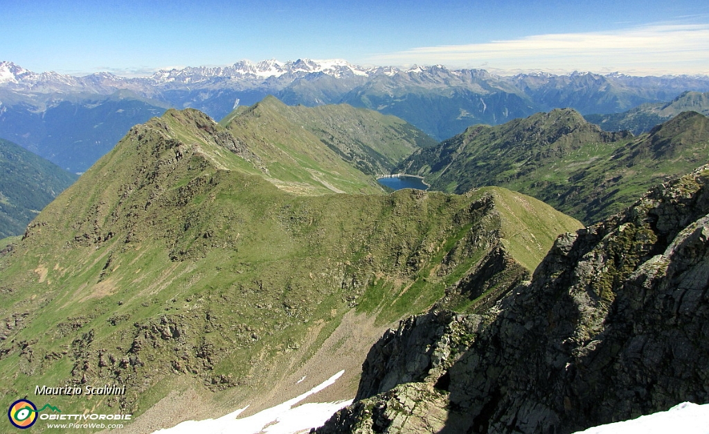 13 Cima di Venina. Panorama verso il Lago di Venina e il Bernina..JPG